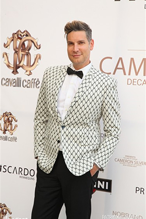 كاميرون سيلفر يعرض كنوز مقتنياته من الملابس الرجالية للبيع !